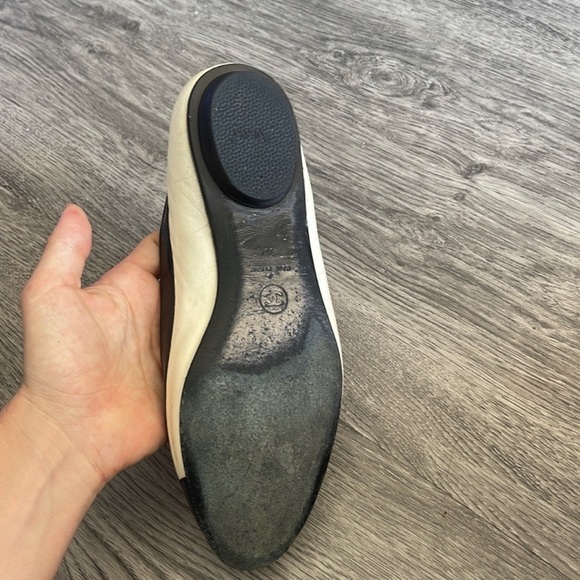 CHANEL SINGLE LEATHER FLAT - Picture 4 of 5